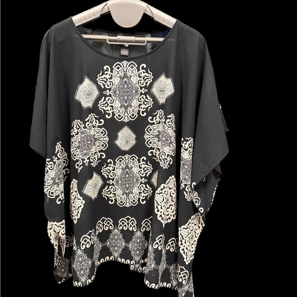 Chic Black and White Patterned Women's Blouse